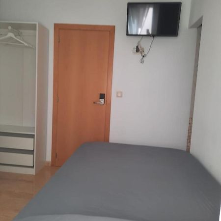 Single Room In My Apartment At The Beach บาเลนเซีย ภายนอก รูปภาพ