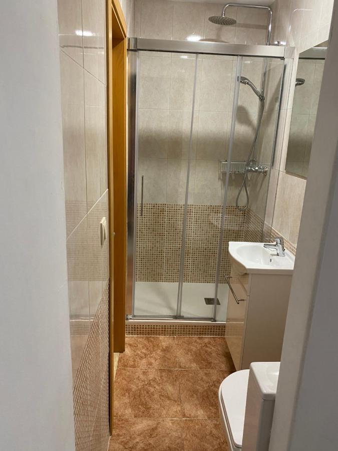 Single Room In My Apartment At The Beach บาเลนเซีย ภายนอก รูปภาพ