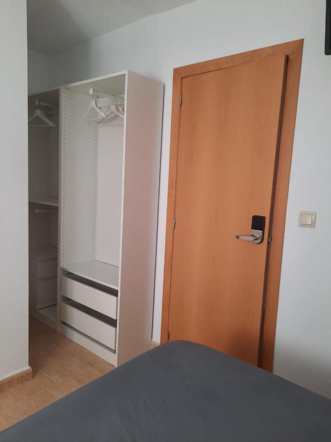 Single Room In My Apartment At The Beach บาเลนเซีย ภายนอก รูปภาพ